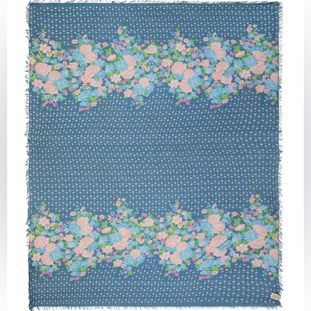 🌟 SALE 🌟 YELLOW ROSE TRAVEL SCARF - Picture 3 of 3
